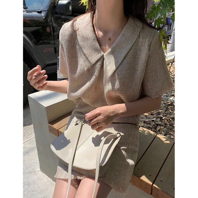 Korejpaa Women Sets Summer Korean Chic All-Match Pointy Collar Loose Frayed Shirt High Waist Bag Hip Skirt Two-Piece Suits 210526