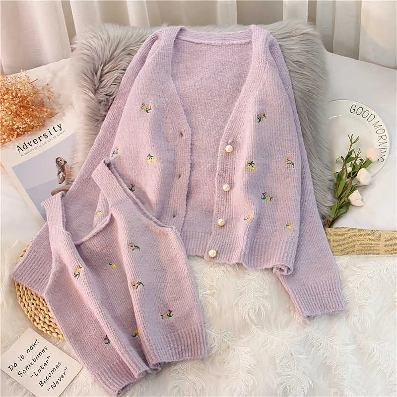 Autumn Sweaters Women Camisole Tops Crop V Neck Long Sleeve Embroidery Flowers Cardigan Coat Jumpers Sets Gentle Pearl Button 210610