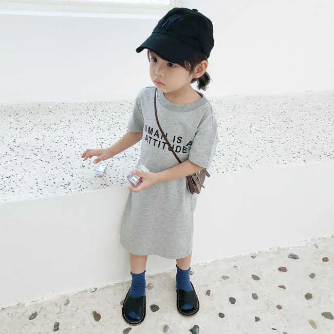 Koreanischer Stil Baby Mädchen Buchstaben gedruckt lange T-Shirt Kleider Kinder Baumwolle Freizeitkleidung Mode Kinder rückenfreies gerades Kleid 210708