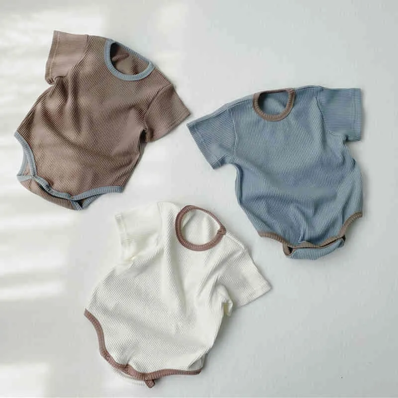 Sommar baby kläder set solid färg kort-ärm romer söt spädbarn pojke och tjej triangel jumpsuit med hatt 210515