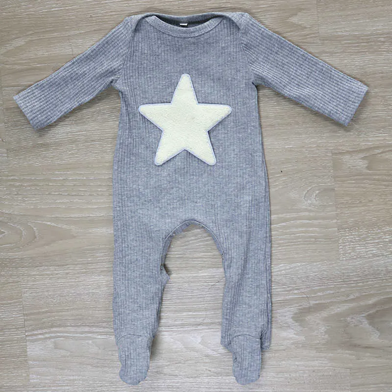 Casual Baby Boys Ribbed Cotton Barboteuses Noir Doux Automne Star Bebe pyjamas Kid Girls Vêtements d'hiver 0-12M tenues en gros 210724