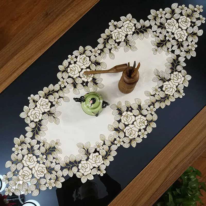 Corredores de mesa e panos de luxo moderno para decoração de casa bordado floral jantar café coaster 210708