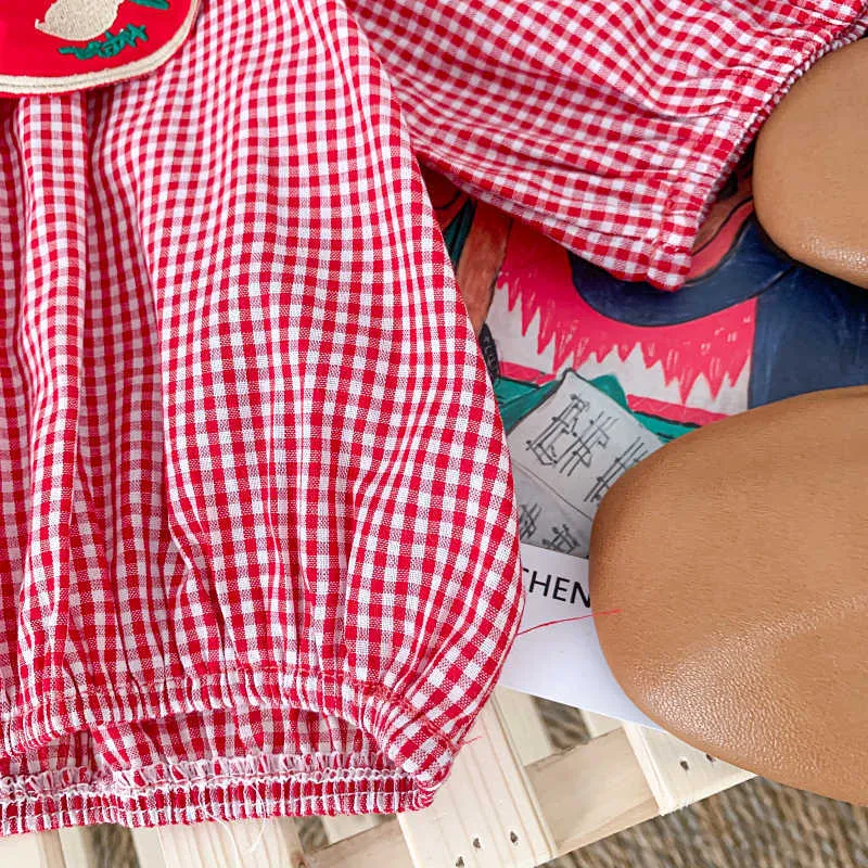 Ly varey lin zomer vrouwen zoete slash nek plaid borduurwerk vruchten korte shirts casual bladerdeeg mouw mode vrouwelijke tops 210526