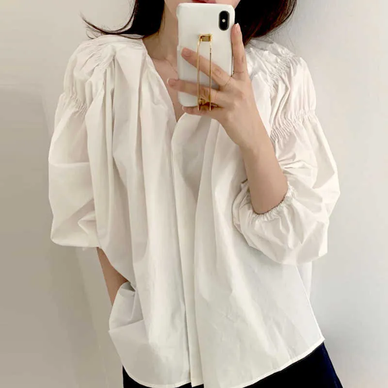 Korejpaa Women Shirt Summer French Lazy Style V-Neck Pleated Loose Design Solid Color All-Match Lantern Sleeve Blouses 210526