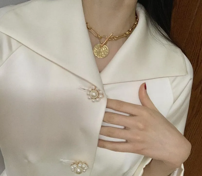 Messing mit 18K Gold Portrait Geo Münze Ketten Halskette Japan Koreanischer Stil Party Designer T Show Runway Gown Schmuck Selten INS259l
