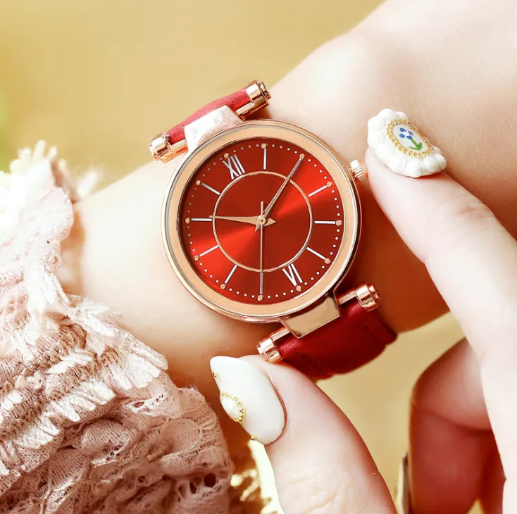 MCYKCY BRAND LEISURE Style moda Women Watch rzymski numer okrągły kwarcowy kwarc zegarek zegarek zegarek z czerwonym skórzanym zespołem200D
