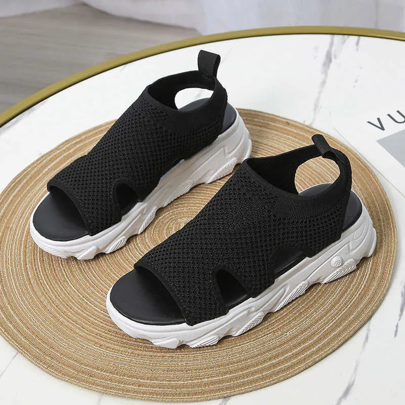 샌들 숙녀 여름 새로운 패션 숙 녀 샌들 2021 단색 패션 다재다능하고 편안한 오픈 발가락 플랫폼 신발 Y0721