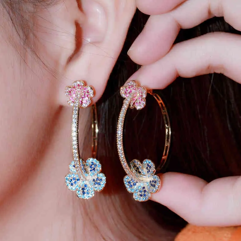 CWWZircons Designer Elegant Micro Pave Blue Red CZ Light Gold Color Big Round Flower Hoop Earrings for Women Jewelry Gift CZ810 211231