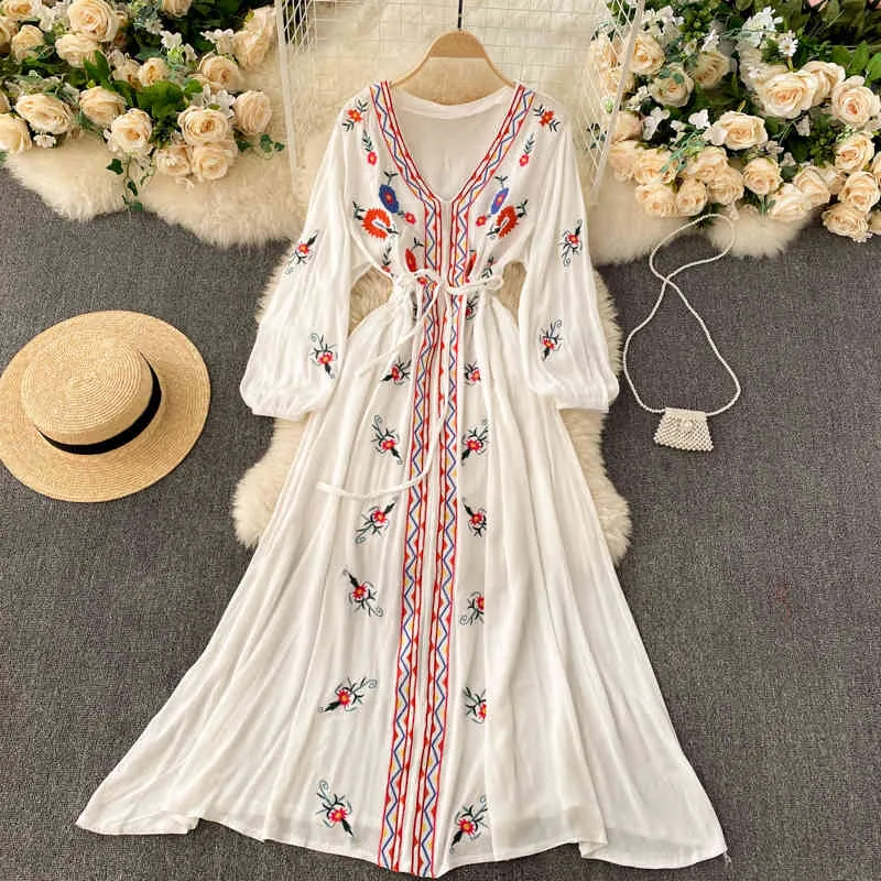 SINGREINY Retro Embroidery Flower Dress Women V Neck Puff Sleeve Casual A-line Dress Spring Casual Boho Vacation Long Dress 210419