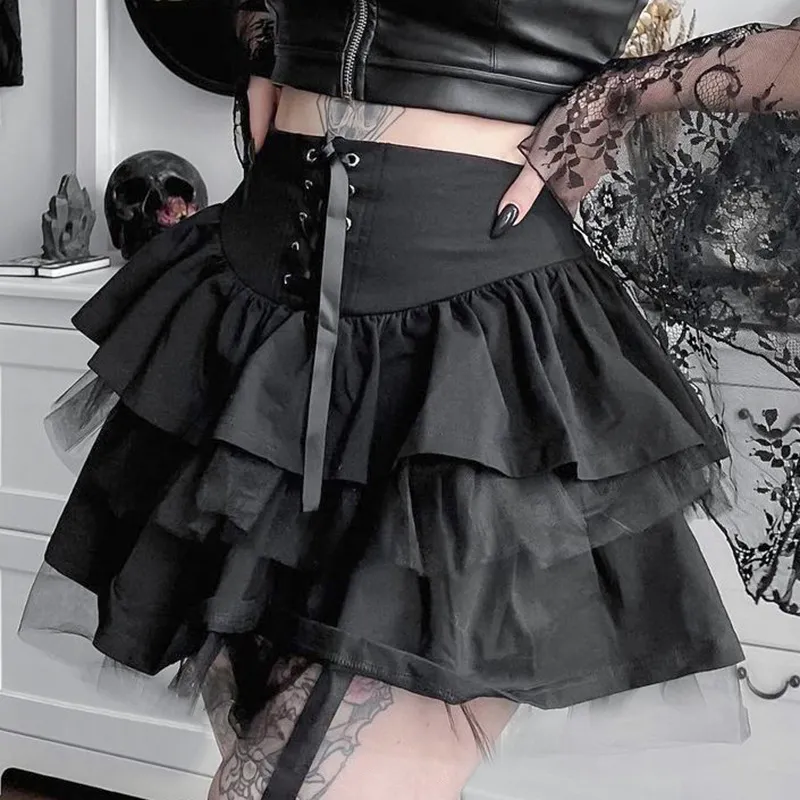 Goth Lace Up Mini Skirt Kvinnor Mesh Patchwork Kjol Punk Style A-Line Kjolar Y2K Sexig Hög Midja Kjolar Ruffles Bandage Skirt 210419