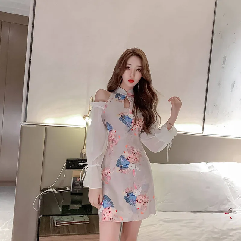 Femmes printemps automne chinois amélioré Cheongsam imprimé robe en mousseline de soie épaules dénudées manches évasées coupe ajustée Mini ML621 210506