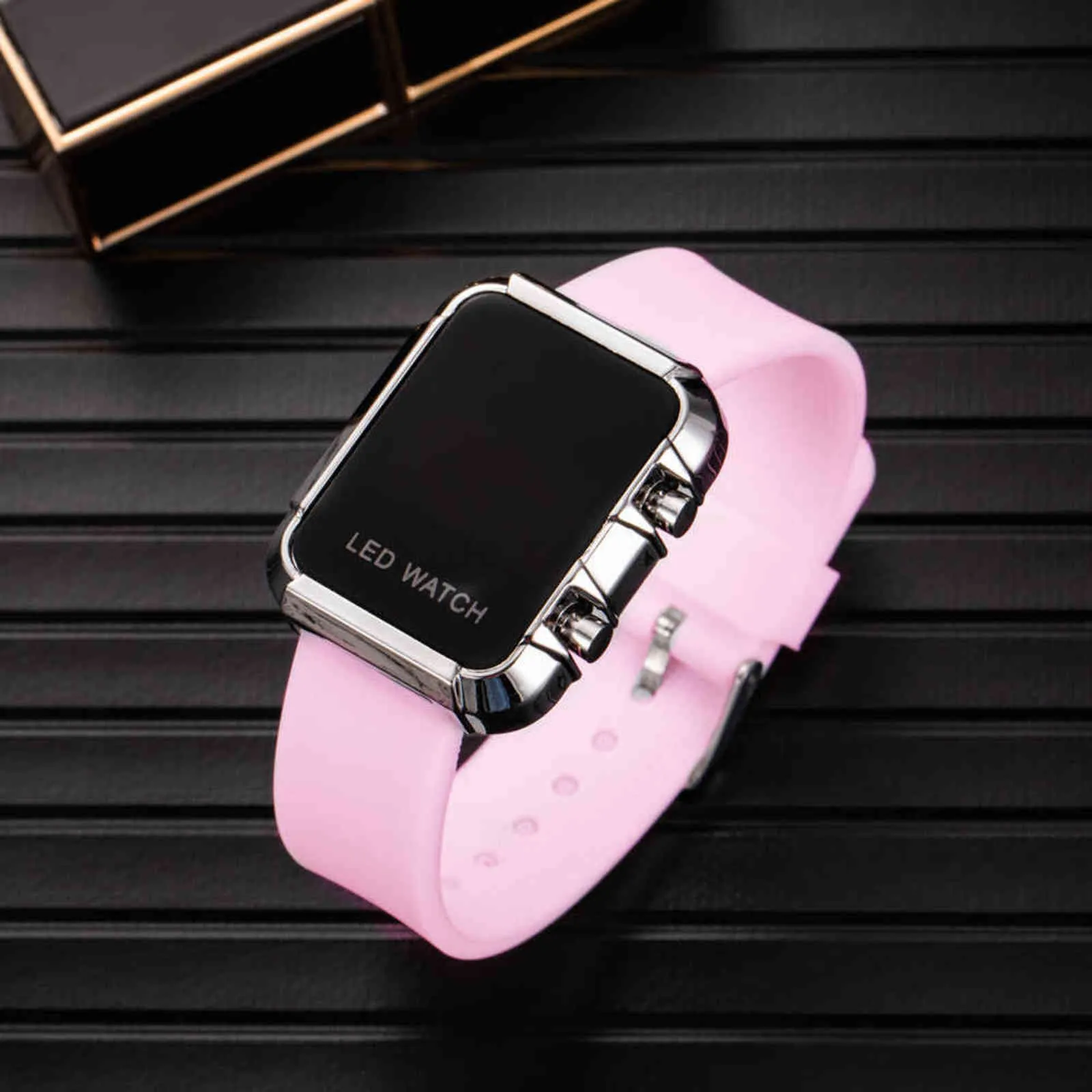 Цифровые часы на запястье для женщин Top Brand Luxury Ladies Начатки в спортивные стильные светодиоды Whoth