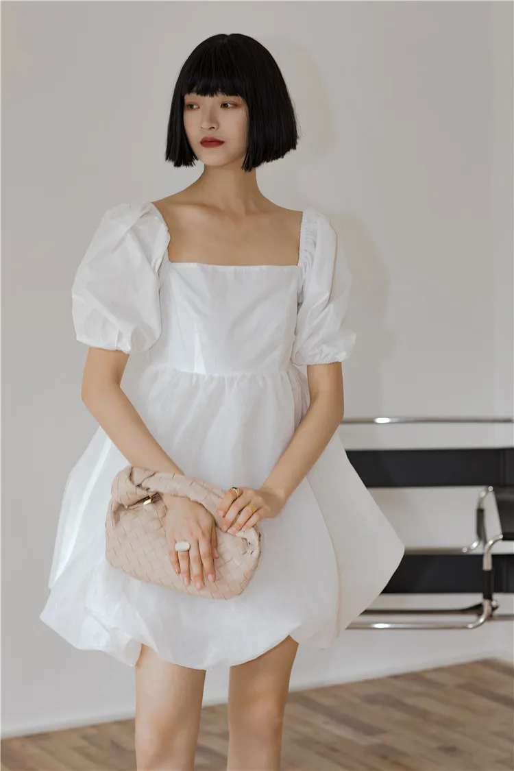 ホワイトパフスリーブ夏のドレスふわふわのショートスクエアネック包帯背中合わせのミニカジュアルデザイナーファッション210427