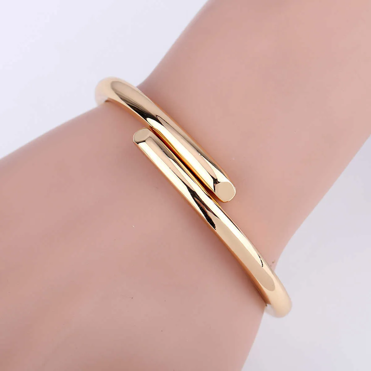 Moda ovale lucido placcato oro fascino dichiarazione braccialetto polsino chiodo braccialetto le donne ragazze trendy amore braccialetto braccialetto gioielli Q0717