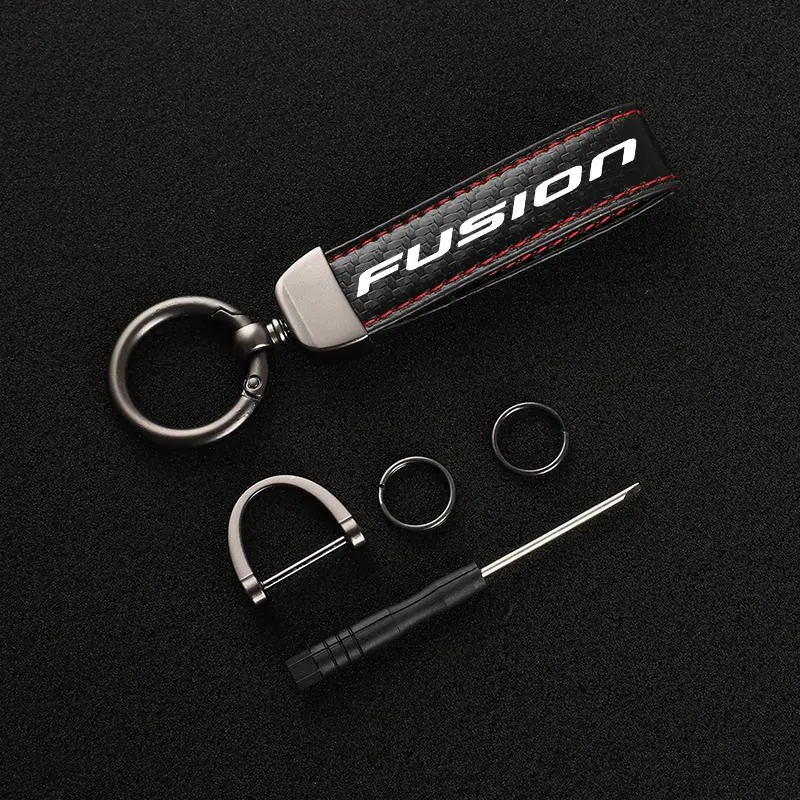 Keychains högklassiga läderbil Nyckelring 360 graders roterande hästsko nyckelringar för Ford Fusion Accessories306L