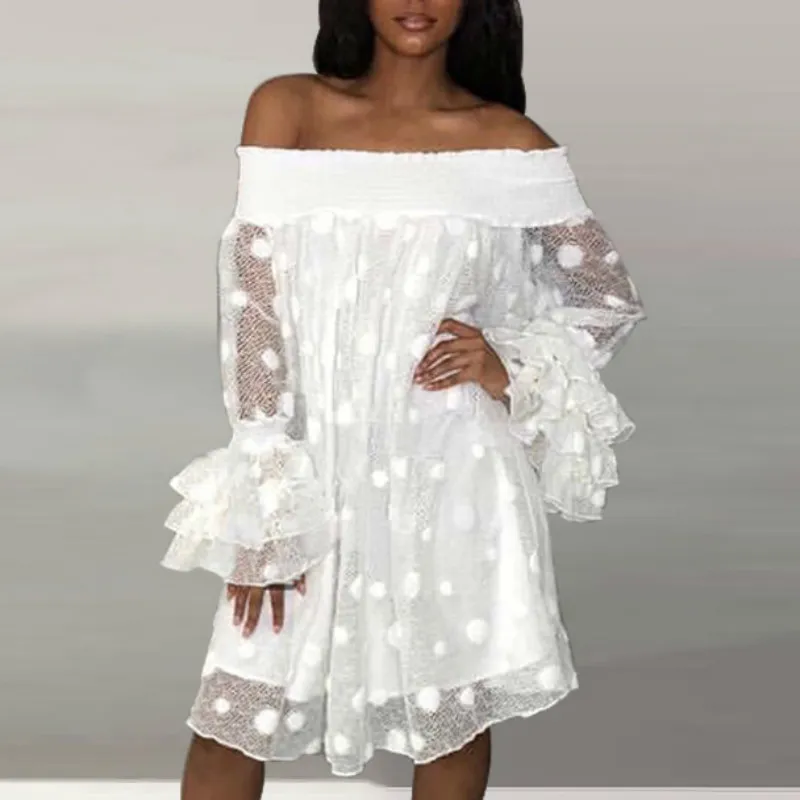 Abito bianco da donna con spalle scoperte in pizzo con maniche in tulle e maniche larghe a pois larghi le vacanze da spiaggia le vacanze senza schienale 210416