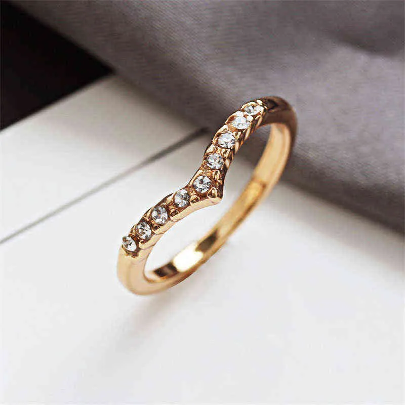 Neue 2022 Klassische Hochzeit Ringe für Frauen Mode V-förmigen Exquisite Kristall CZ Ring Weiblichen Engagement Schmuck Geschenke Vintage ring G1125