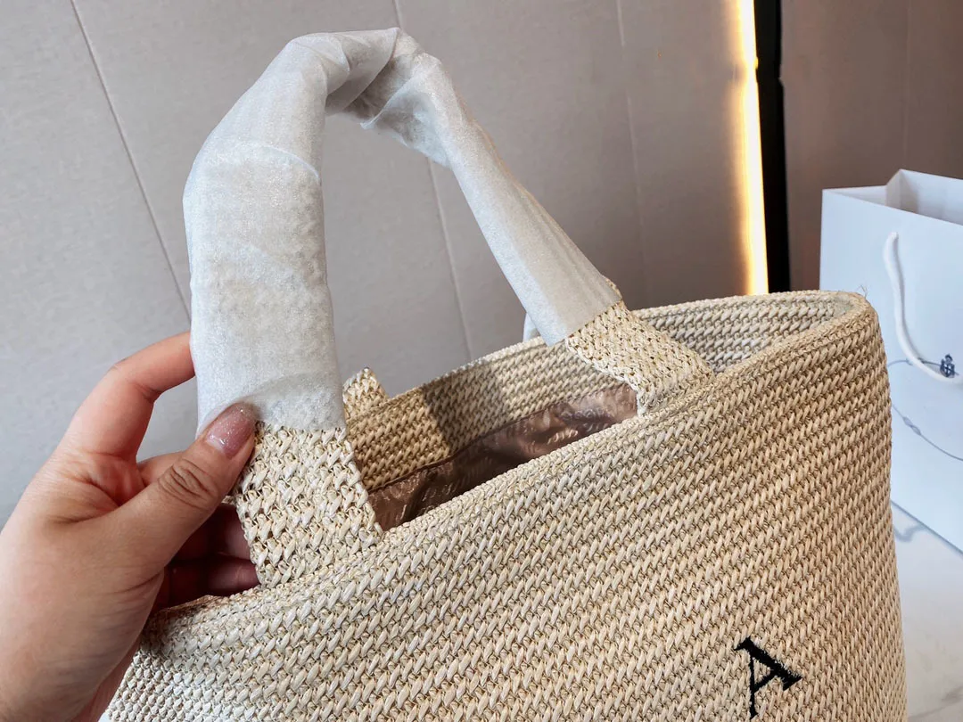 2021 P Shopping bags Fashion straw woven fabrics versatile style temperament high-end products leisure travel