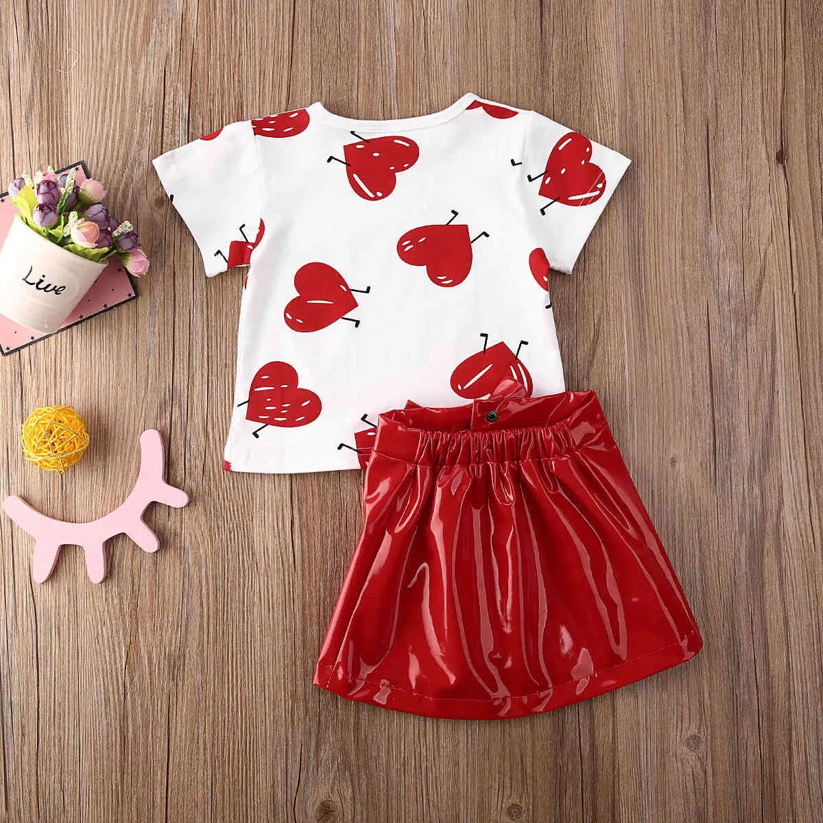 6m-5Y Saint Valentin Day Girl Girl Toddler Vêtements Enfants Vêtements Ensemble Heart Print T-shirts Costumes d'été en cuir d'été 210515