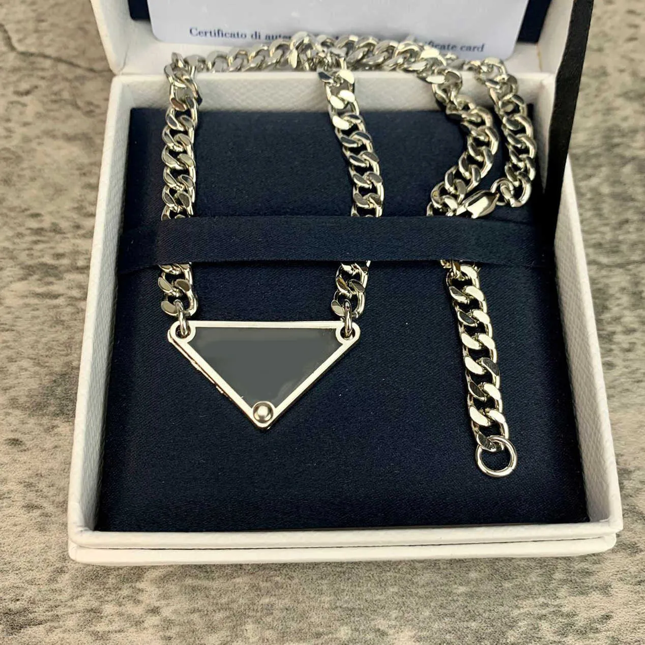 Hot Brand Fashion Jewelry Black Triangle Thick Chain Pink White Pendant Luck Steam Punk Design Hip-hop Choker Men Unisex Jewelry