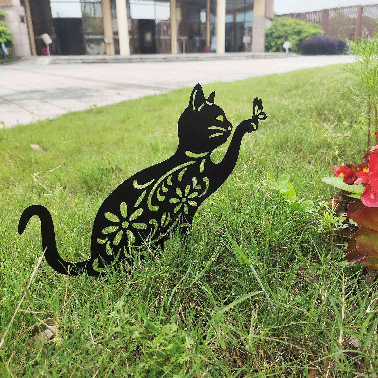 Katze und Schmetterling Yard Art Metall aushöhlen Katze Ornamente Garten Dekoration Outdoor Schmiedeeisen Katze Plug-in Hinterhof Dekoration Q0811