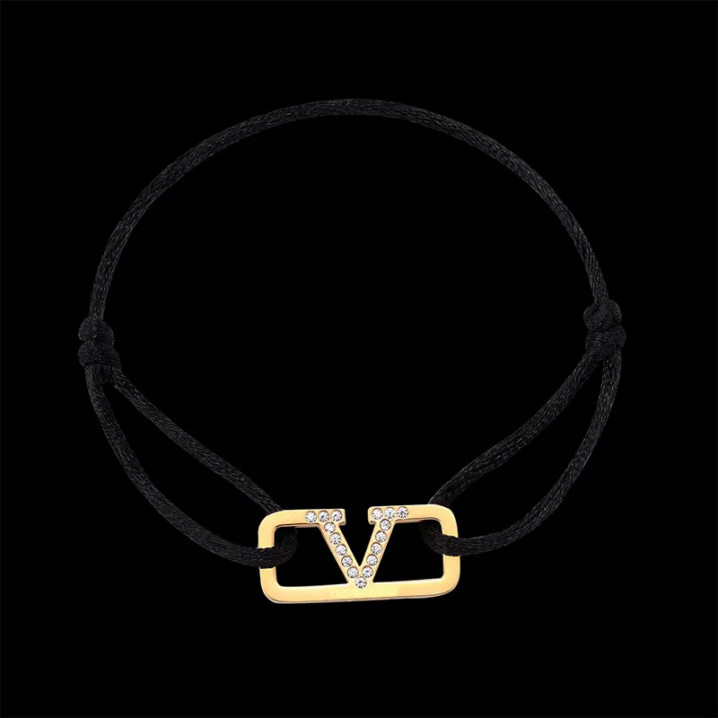 Vankeliif Bracelet simple en corde rouge tissé à la main pour femme avec lettre rectangulaire V en forme d'accessoire populaire à porter au quotidien