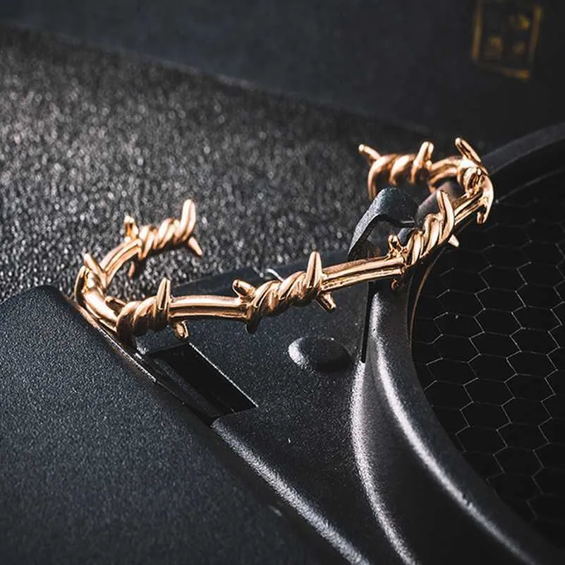 Mode manschetter Twisted Wire Metal Open Armband Mäns Personlighet Design Hip-Hop Style Armband Exquisite Smycken Q0719