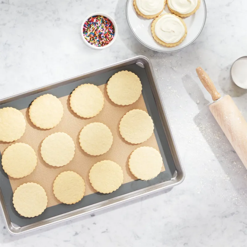 シリコンマカロンマット再利用可能なケーキパンベーキング金型ノンスティックペストリークッキー製造フォームパフパンベイクウェアキッチンアクセサリー300m