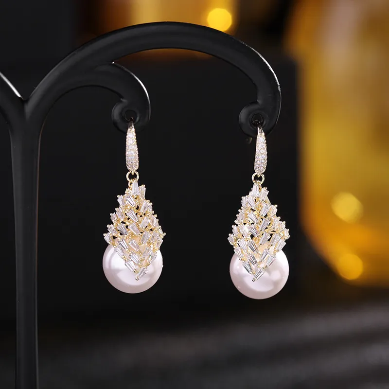 2021 à la mode perle Dangler femmes luxe mariage bijoux plaqué or cubique zircone boucle d'oreille marque Design oreille crochet