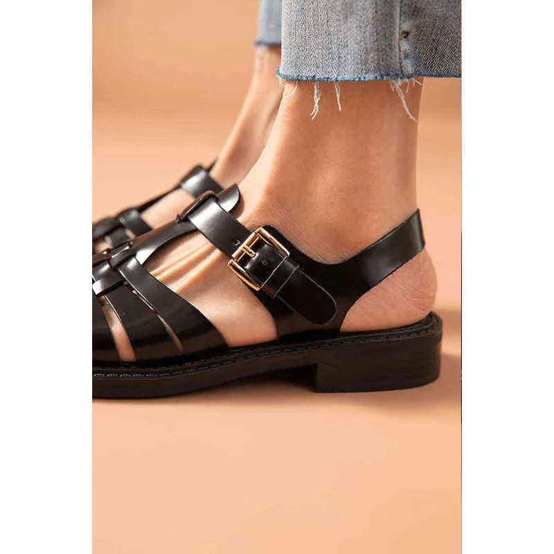 Sandálias Gladiador das Mulheres Sapatos Lisos Romanos Couro de couro tecido com fivela em L pé e cinto 220121