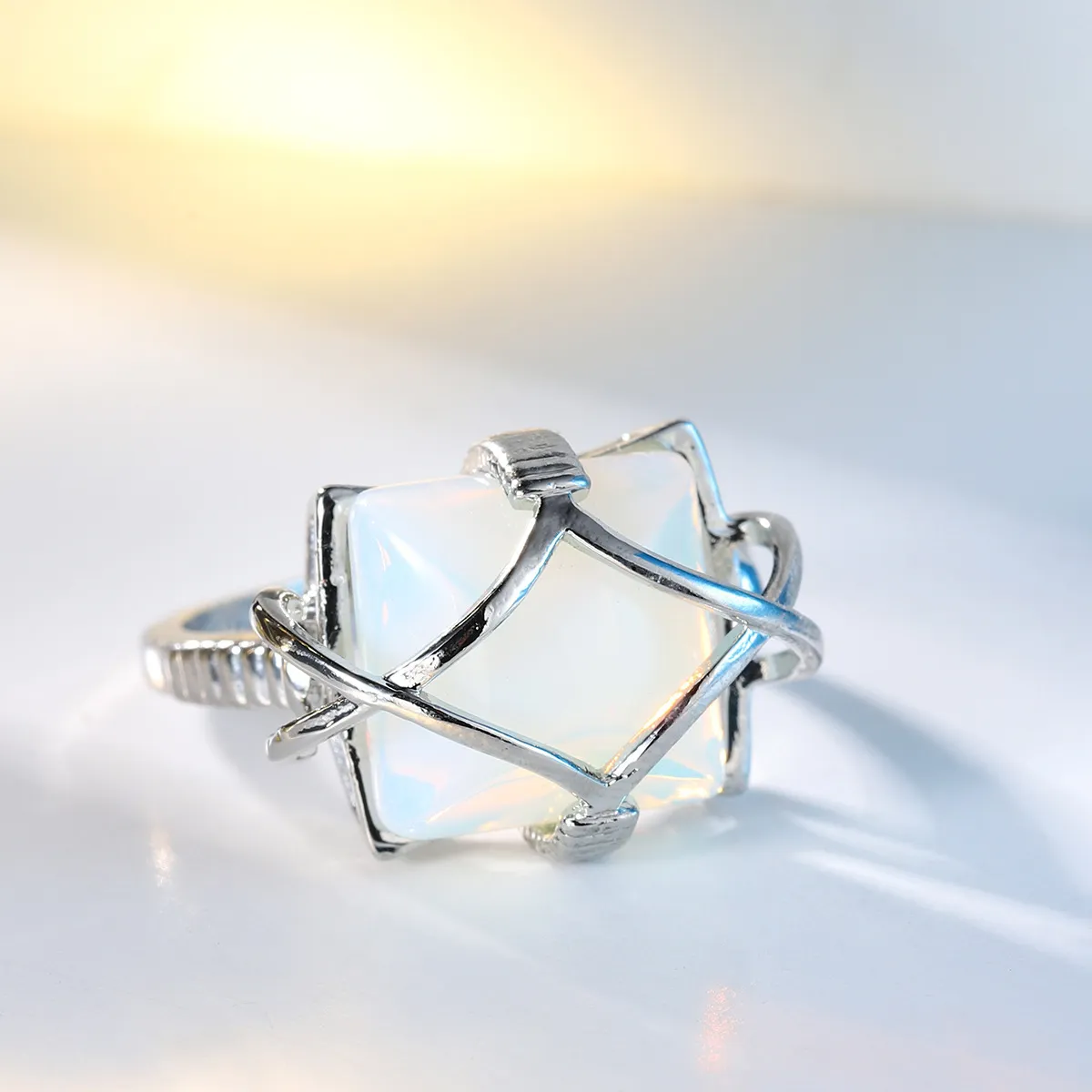 Wholesale anillos de ópalo para mujeres Anillo de piedra blanca de cristal de piedras preciosas