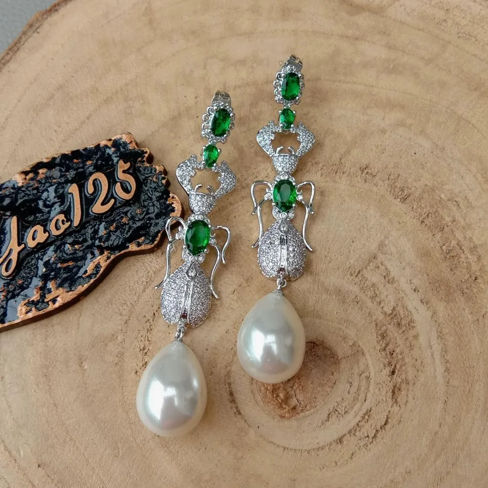 YYGEM GREEN CZ PAVE Insect Stud Örhängen Teardrop White Sea Shell Pearl Party Smycken Tillbehör Söt Pearl För Kvinnor