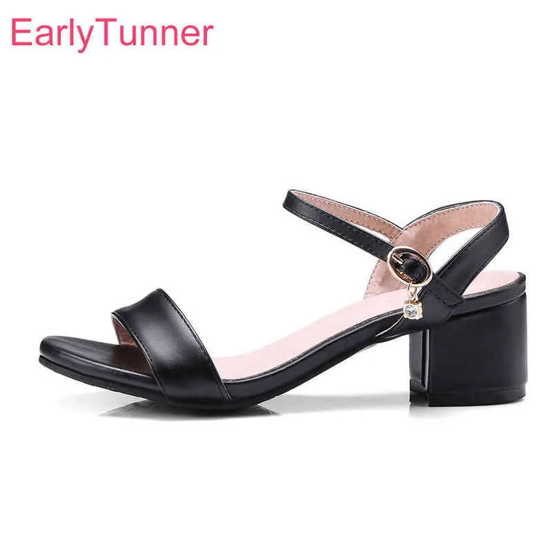 Chaussures habillées Brand New Summer Fashion Blanc Noir Femmes Sandales Décontractées Talons Carrés Lady Slingback PS11 Plus Grande Petite Taille 10 31 45 47 220303