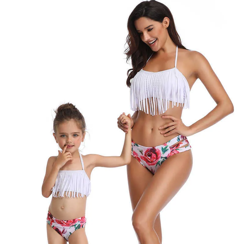 Drop Tassels Mamma och Baby Badkläder Mamma Dotter Matchande Outfit för Swim Bikini Kvinnor 210529
