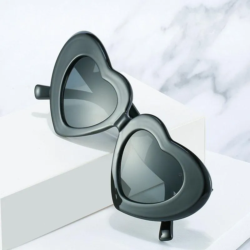 Sunglasses Love Heart Shaped Women Fashion Retro Cat Eye Sun Glasses Designer Travel Party Shades UV400254j