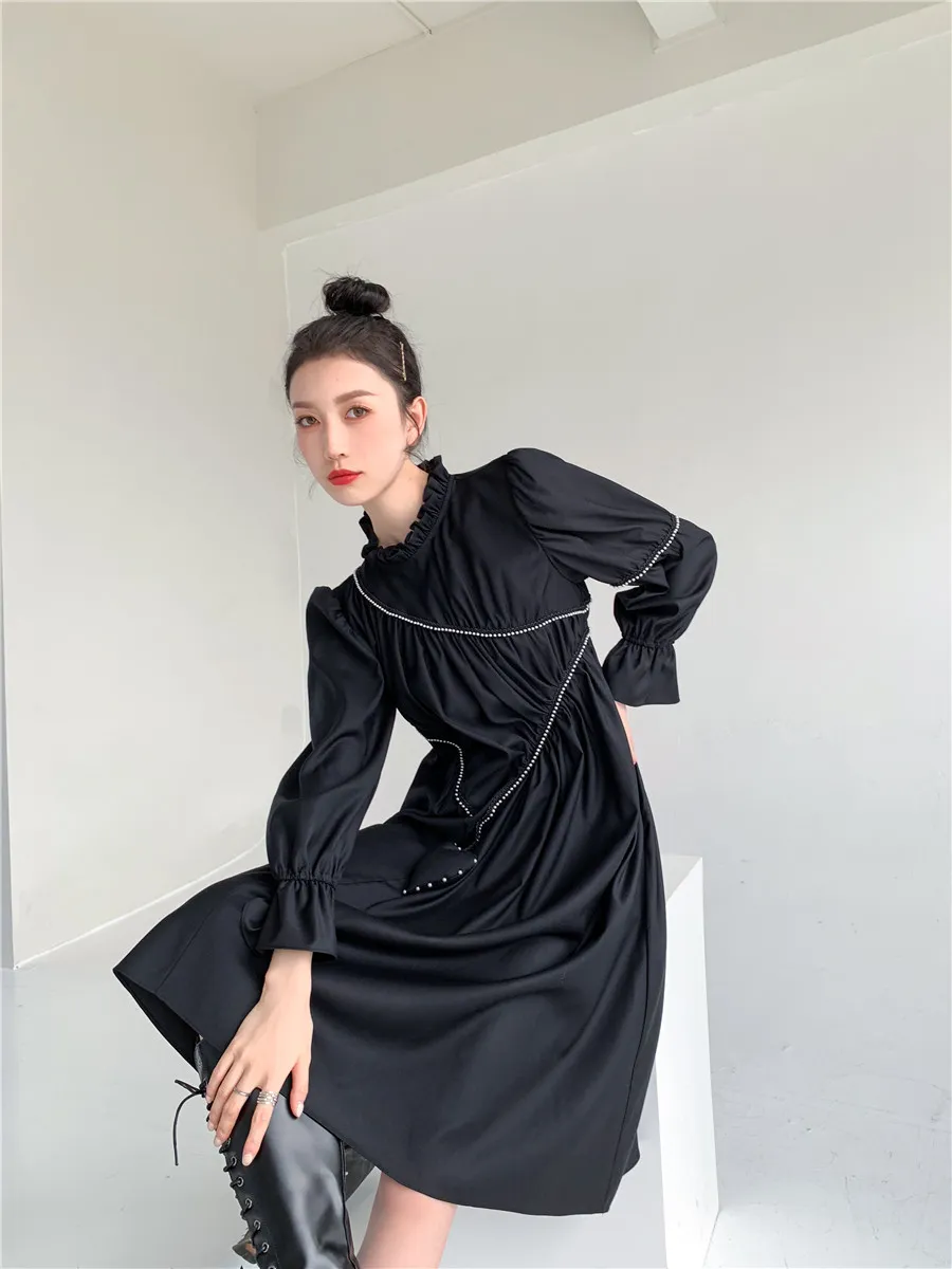 Robe froncée à manches bouffantes de perles Femmes Automne Hiver Noir Volant Une ligne Longue Designer Dames Mode coréenne 210427