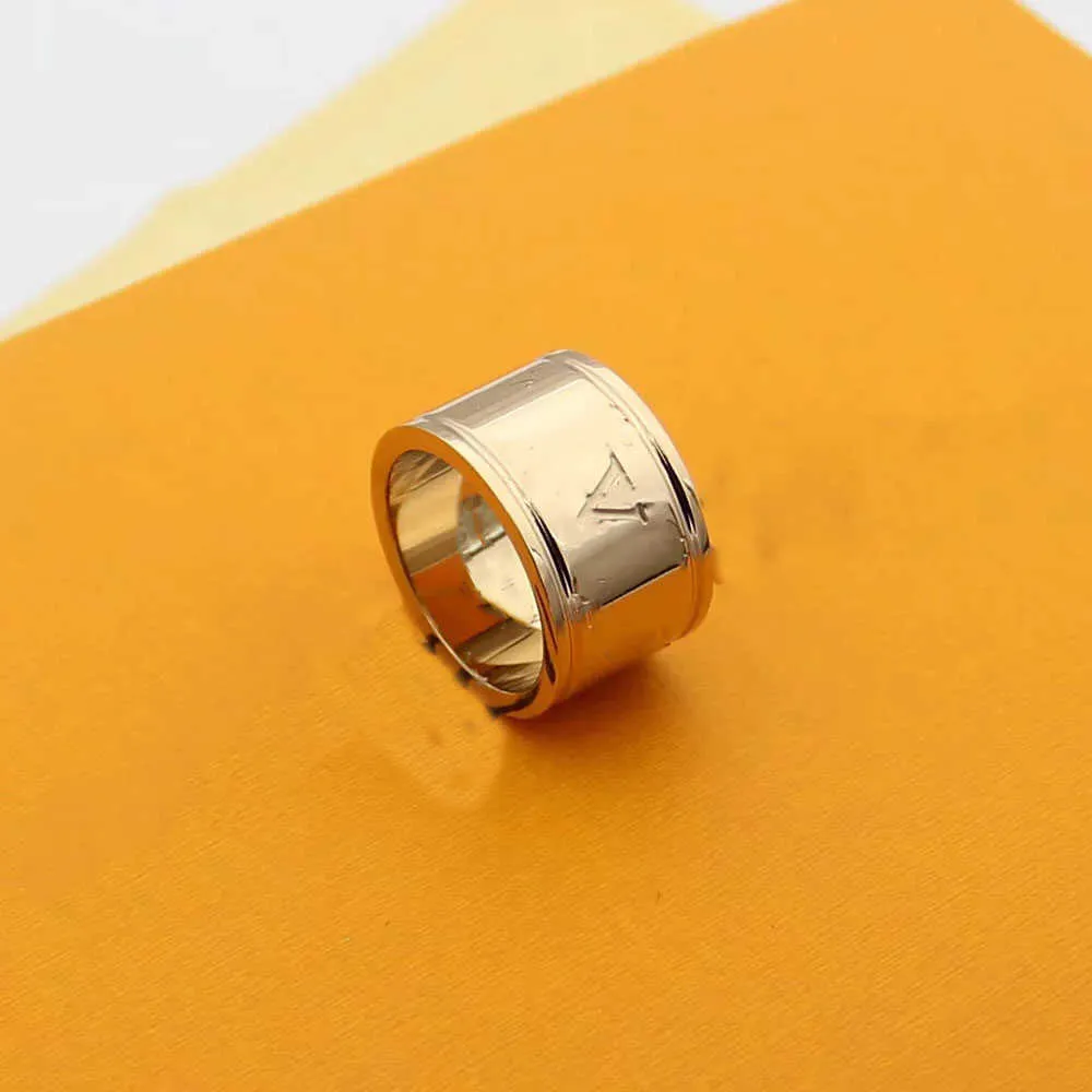 Ontwerpers Titanium Stalen Ringen Mode Vrouwen Bloem Letter Ring Klassieke Hoge Kwaliteit Gegraveerde V Initialen Liefhebbers Jewely Maat 6-9334k