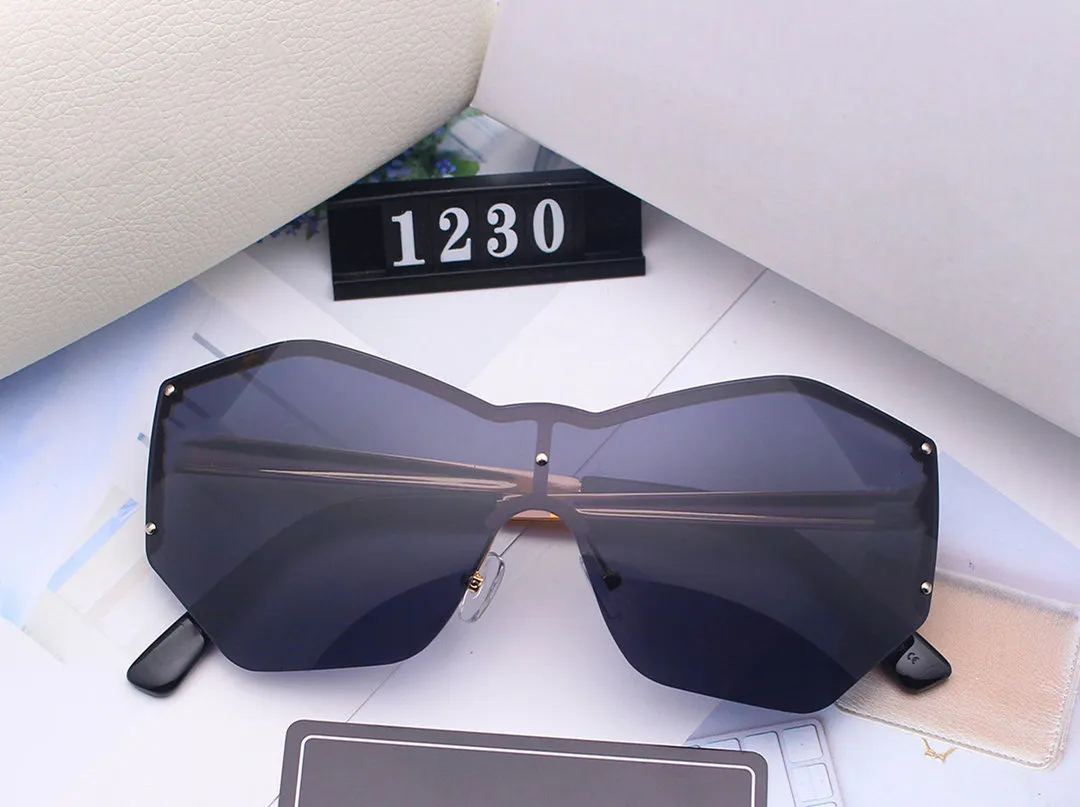Summer Womens Men Solglasögon Fashion Woman Sun Glasses Adumbral Goggle Glass UV400 C 1230 6 Färg Hög kvalitet med Box217m