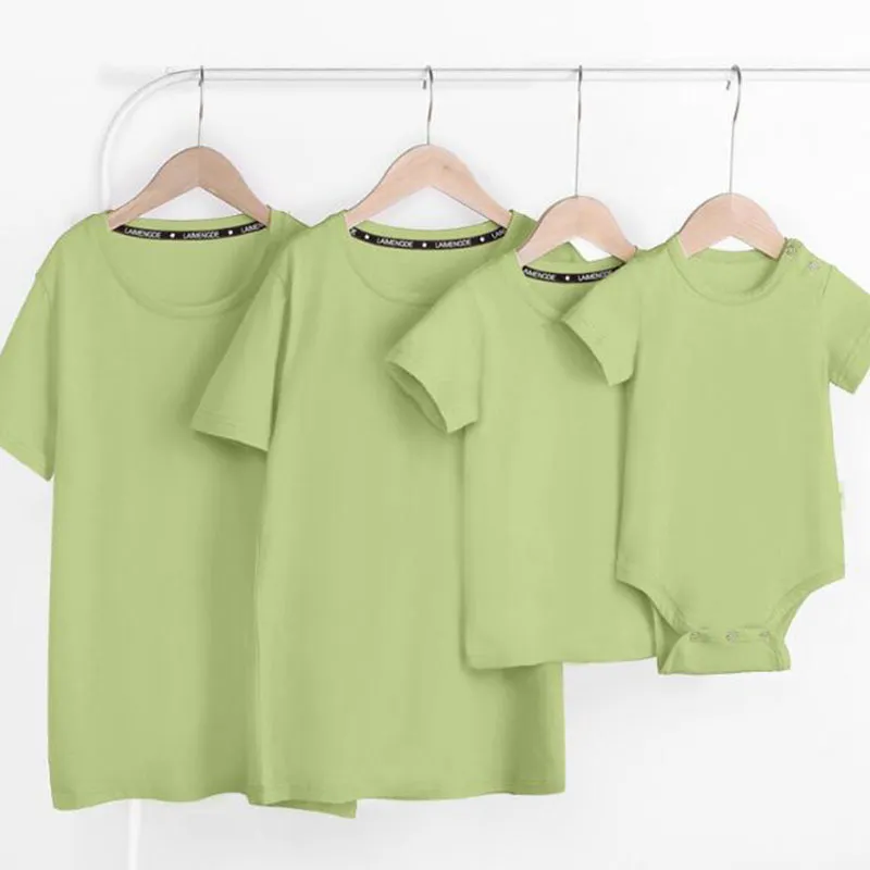 Letnia rodzina Wygląd Dopasowywanie Stroje T-Shirt Ubrania Matka Ojciec Syn Córka Dzieci Dziecko Pajacyki Pure Color 210521