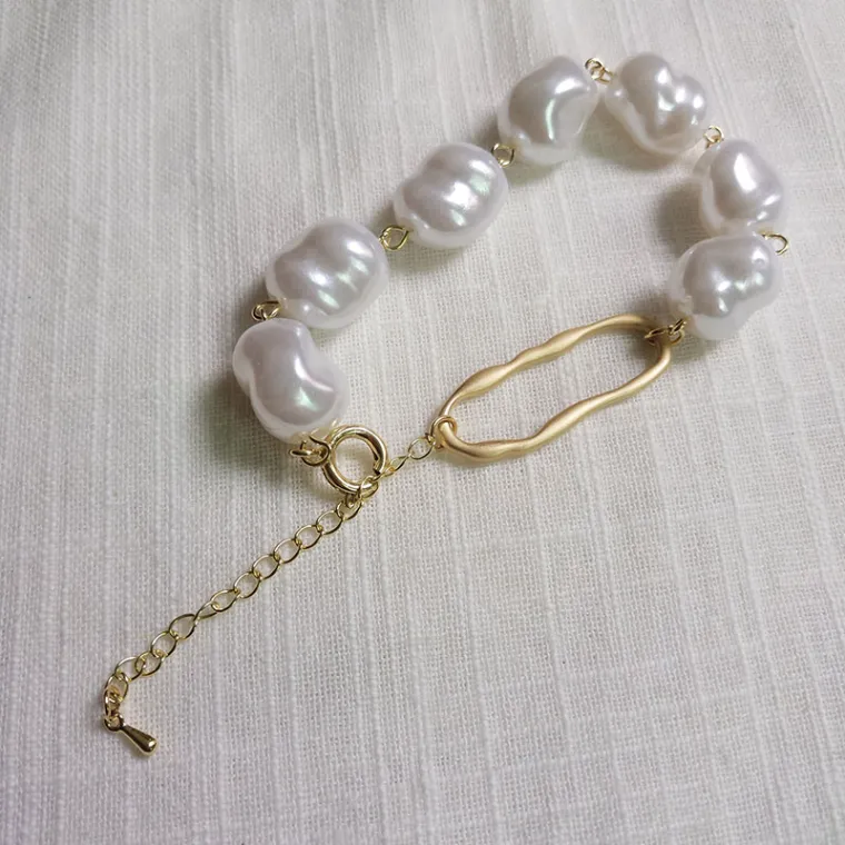 Pulseras barrocas irregulares de perlas de imitación de Color dorado para mujeres y niñas, brazaletes de joyería para fiesta de verano, regalos para boda 2021