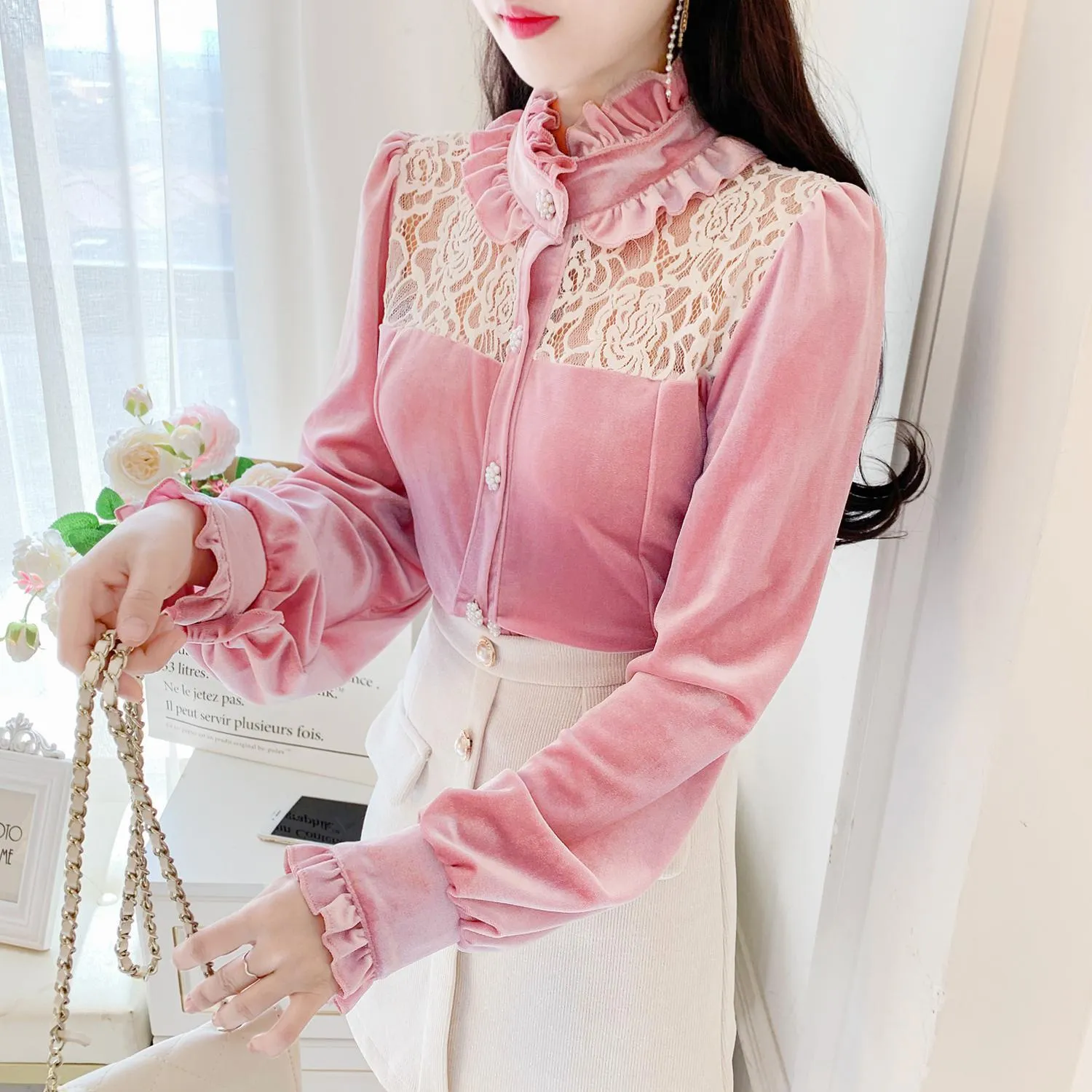 Velvet Damskjorta Våren Elegant Koreansk stil Lace Patchwork Långärmad Ruffles Ladies Blouse Toppar Kvinna 210428