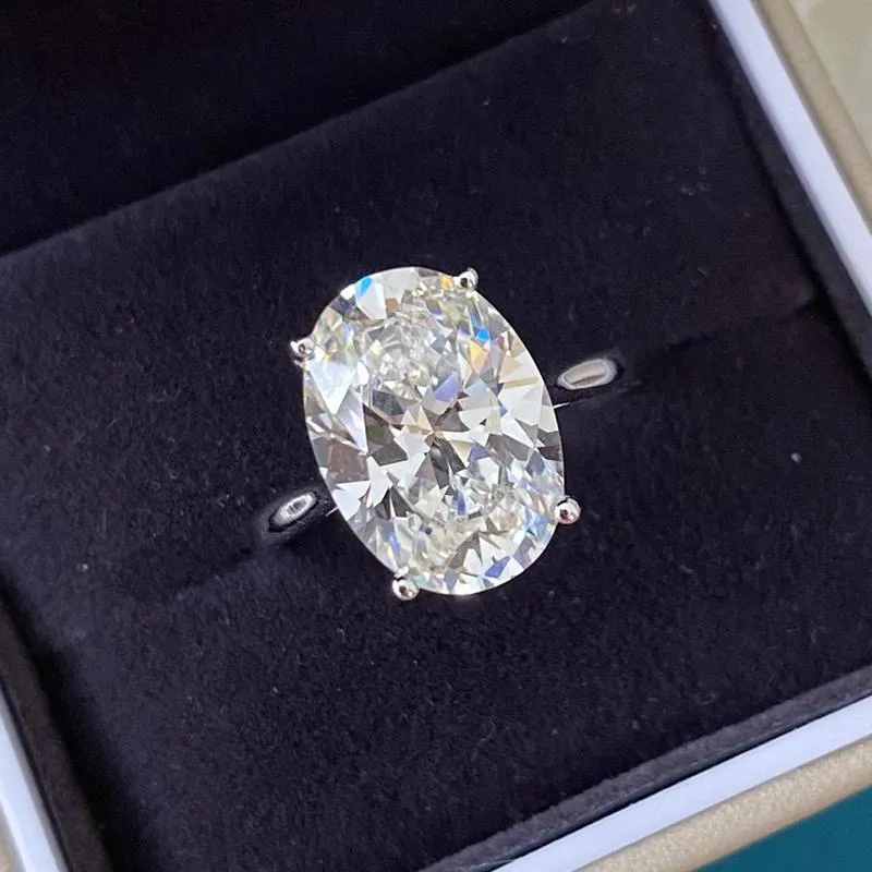 Pierścienie klastrowe Luomansi 10 5ct owalny Super Flash Big Diamond Pierścień 100%-S925 Srebrny srebrny 18k złota kobieta