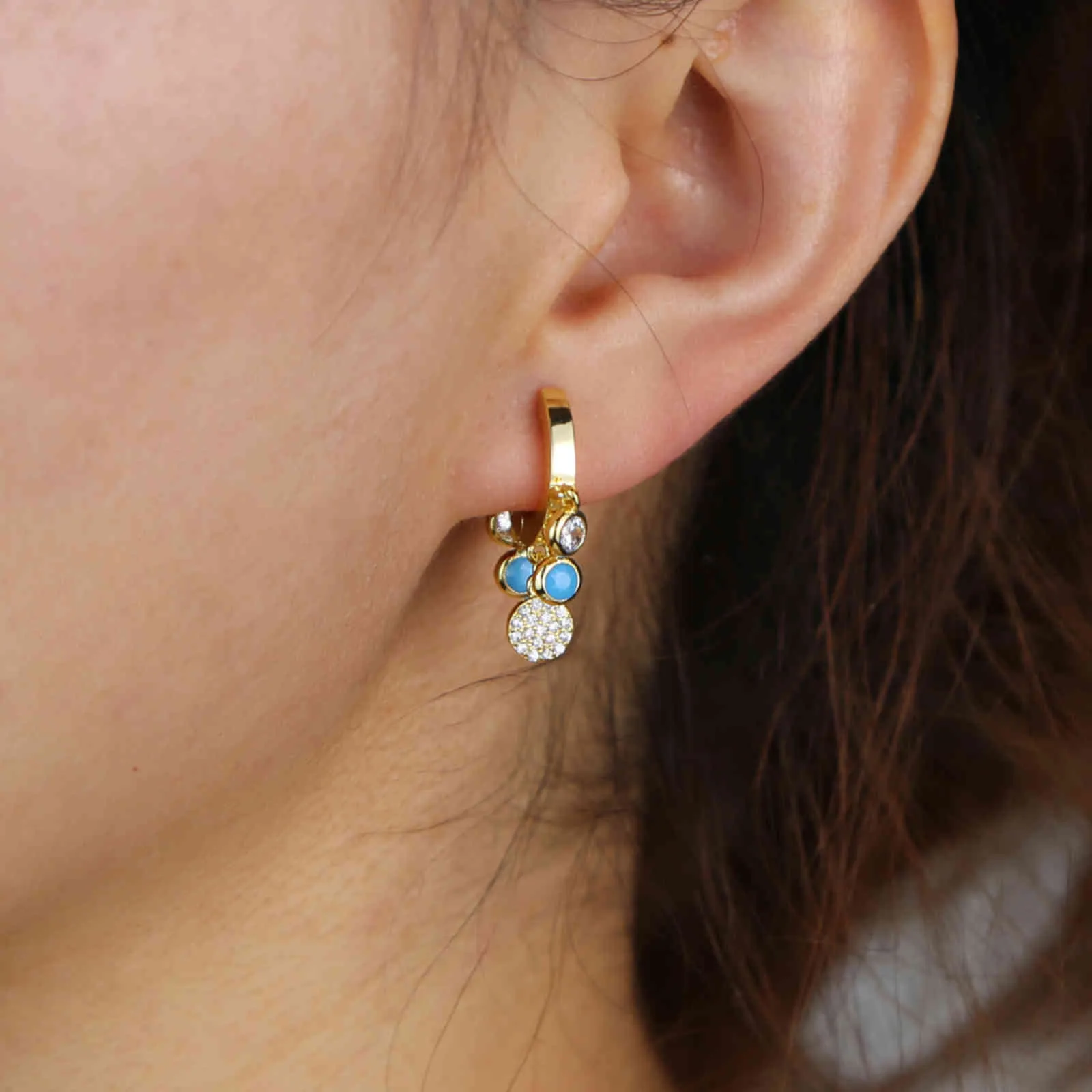 Blanc cz bleu turquoises point rond charme huggie boucle d'oreille 2020 mode femmes mini cerceau multi piercing boucles d'oreilles