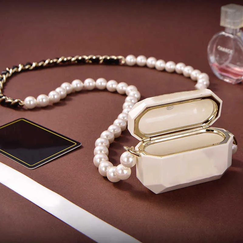 2022 العلامة التجارية مجوهرات المجوهرات نساء لؤلؤة سميكة سلسلة قلادة الحزب أذن الصندوق تصميم قلادة أبيض أسود راتنج راتنجات فاخرة 335L