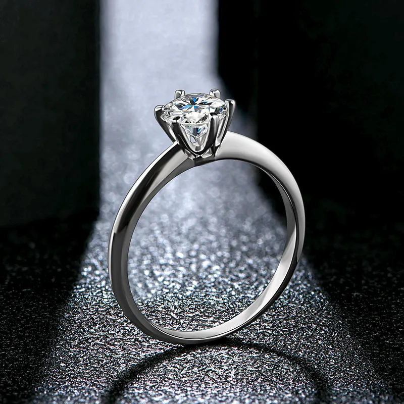 PANASH 18 Karat klassischer Moissanit-Ring mit sechs Krallen und 1 Karat, runder Diamant-Test im Brillantschliff, bestandener Moissanit-Diamant-Solitärring für Damen