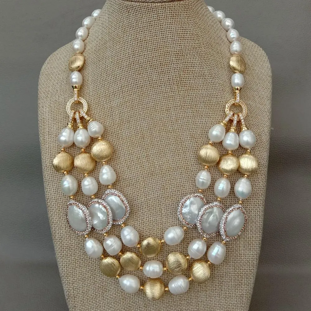 YYGEM – collier ras du cou à 3 brins, perles d'eau douce de culture de riz blanc, pièce de monnaie blanche, perles plaquées or brossé