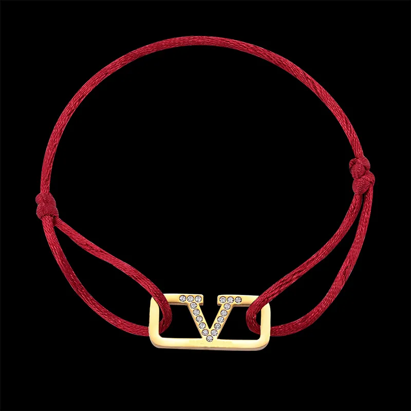 Vankeliif Bracelet simple en corde rouge tissé à la main pour femme avec lettre rectangulaire V en forme d'accessoire populaire à porter au quotidien