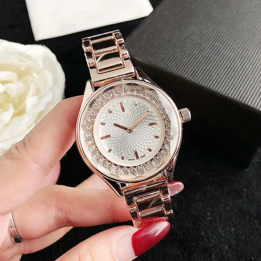 Montres de marque pour femmes et filles, Style tête de cristal, bracelet en acier et métal, montre-bracelet à Quartz VE 51