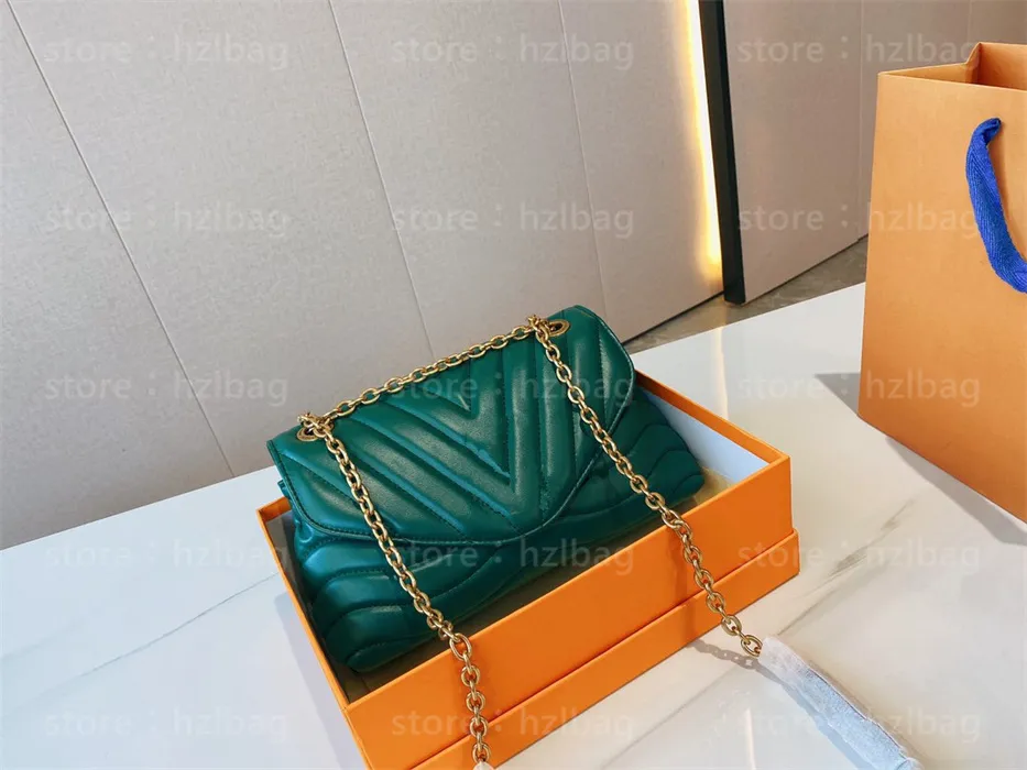 New Wave Chain Bag Handbag V Shaped Quilting Cross Body Bags Ivory Emerald Green Black Smooth Leather designers Womens Handbags Purses
