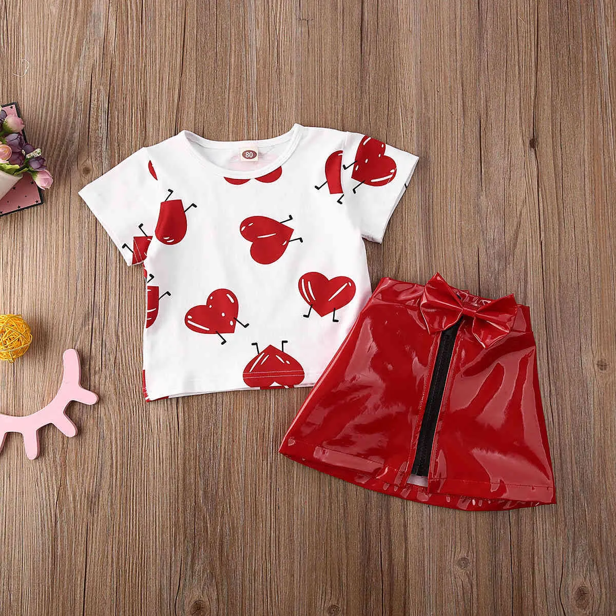 6m-5Y Saint Valentin Day Girl Girl Toddler Vêtements Enfants Vêtements Ensemble Heart Print T-shirts Costumes d'été en cuir d'été 210515